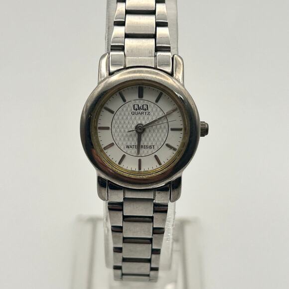 Q&Q Silver Tone WR Stainless Steel 22mm Women’s Watch Working - Picture 1 of 8